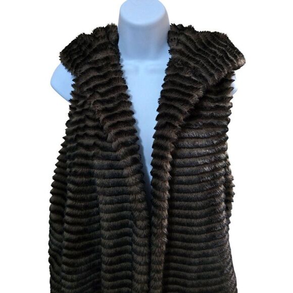 Faux Fur Hooded Vest Black Ribbed Striped Design mob wife elegant old money - Picture 2 of 7